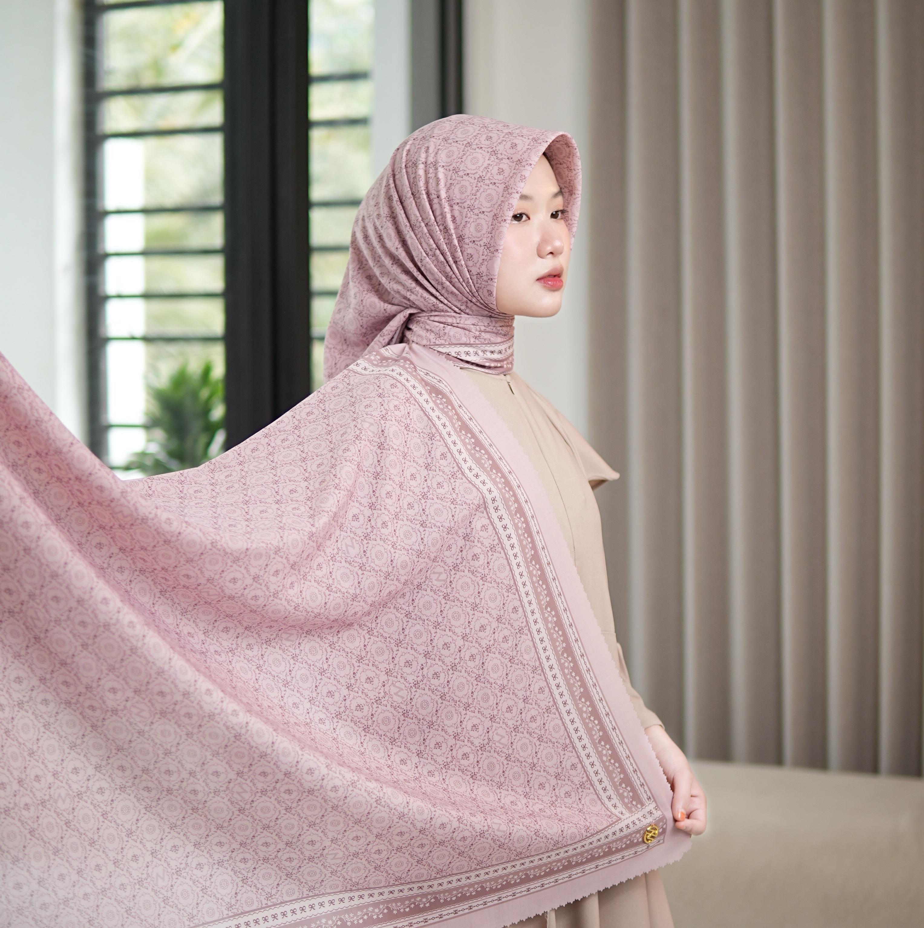 Neisya Hijab Motif Irish Voal Soft Premium Laser Cut - Jilbab Segi Empat Lembut Adem Tidak Mudah Kusut Ukuran 115x115 cm Cocok untuk Aktivitas Harian dan Acara Formal